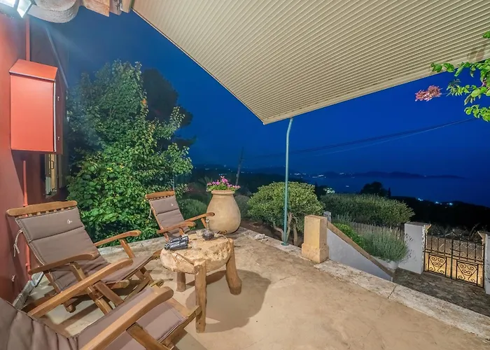 σταύρος Βίλα *